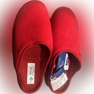 NWT DR LUIGIS Medical Footwear red slippers